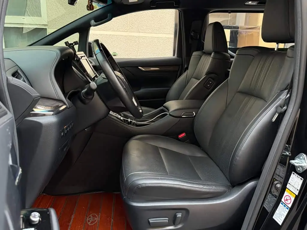 Toyota Vellfire 2019 — Photo 6/13