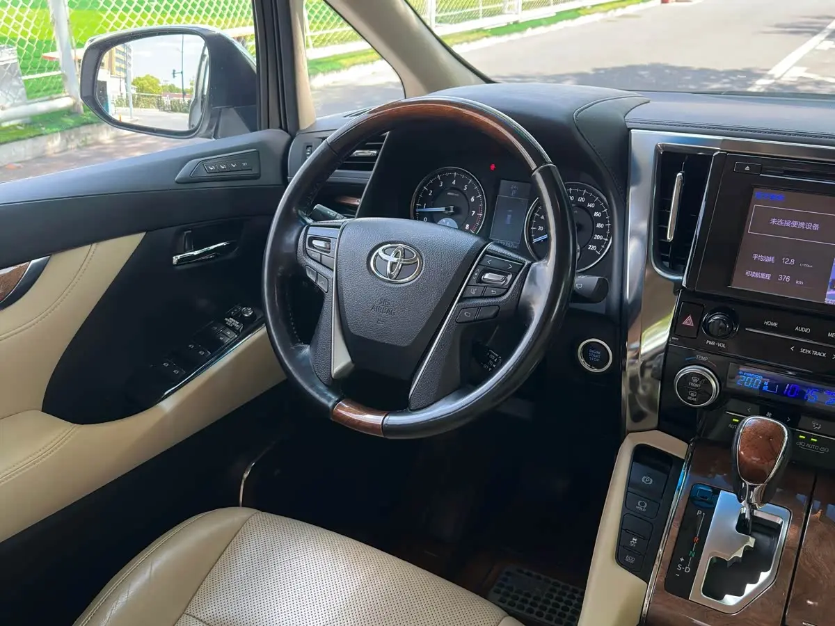 Toyota Alphard 2017 — Фото 19/20