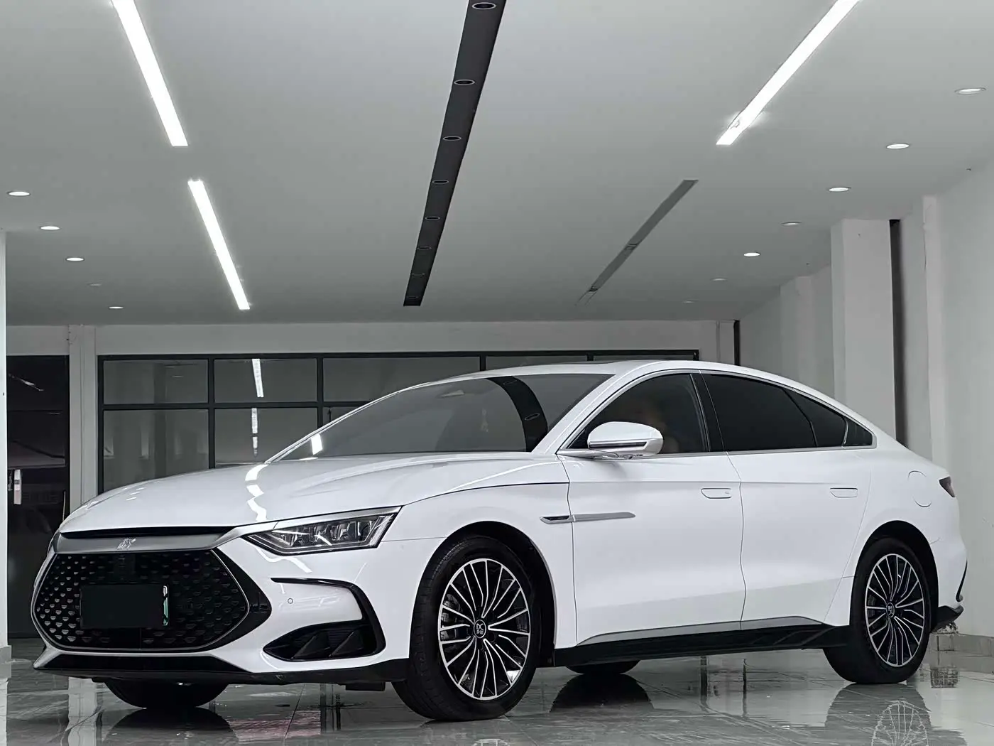 BYD Han 2022 — Photo 1/14