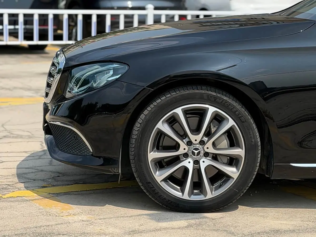 Mercedes-Benz E-Class 2018 — Фото 4/19