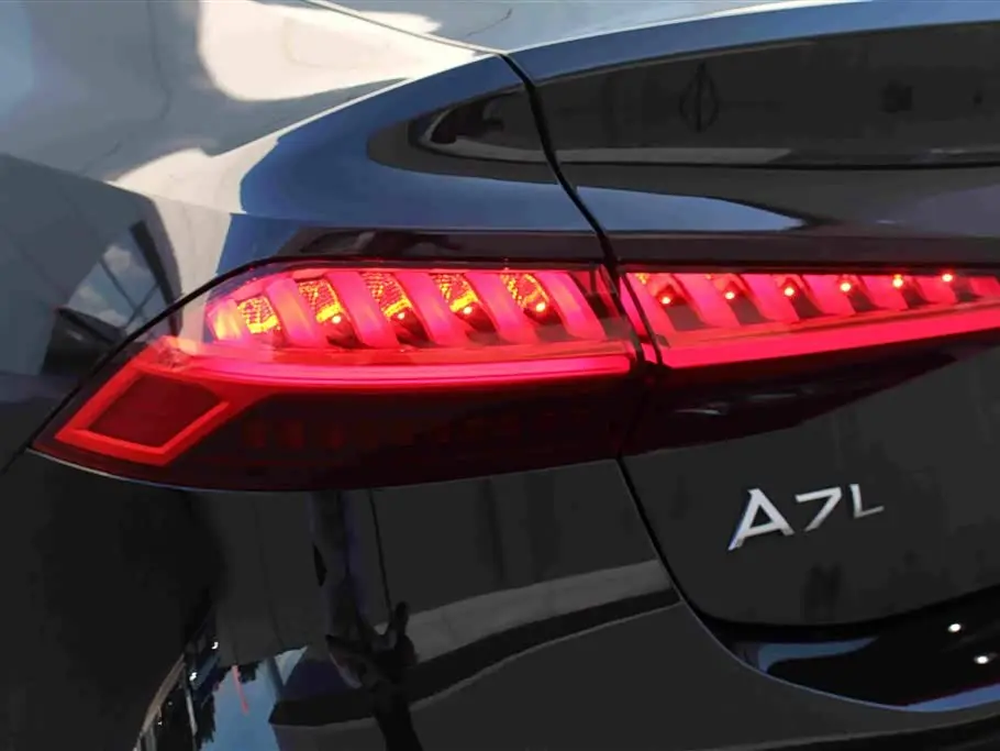 Audi A7L 2024 — Şəkil 14/18