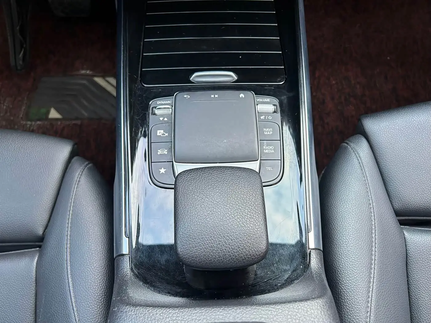 Mercedes-Benz GLB 2021 — Şəkil 11/16