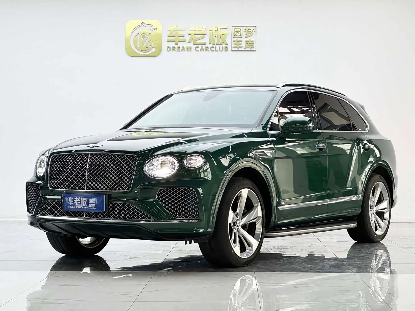 Bentley Bentayga 2021 — Фото 1/20