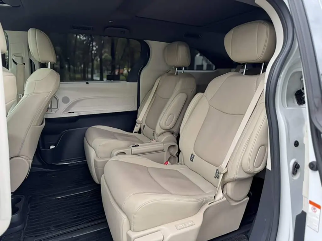 Toyota Granvia 2023 — Photo 17/20