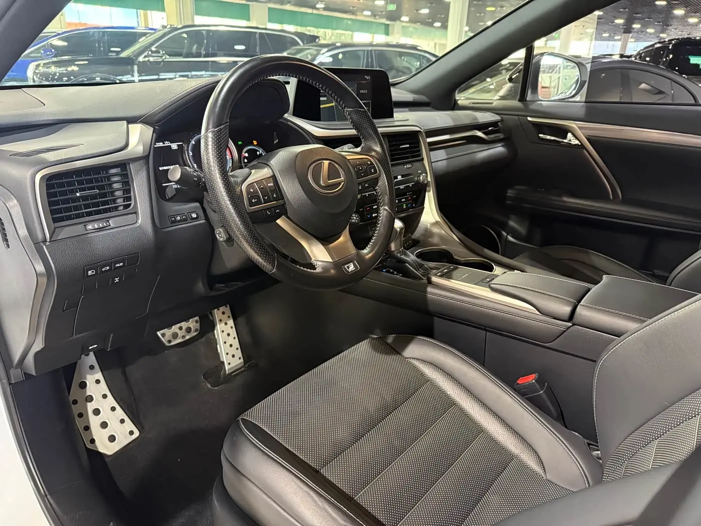 Lexus RX 2020 — Photo 5/20