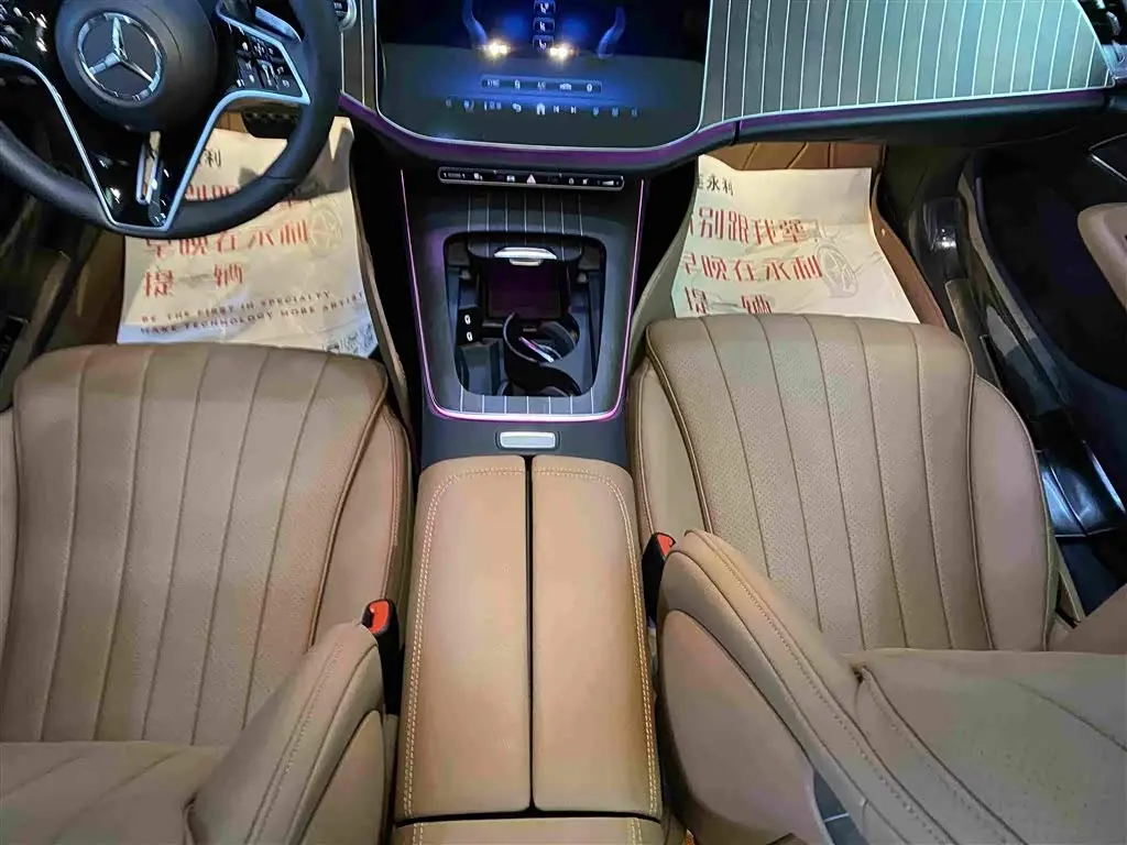 Mercedes-Benz E-Class 2024 — Photo 11/18