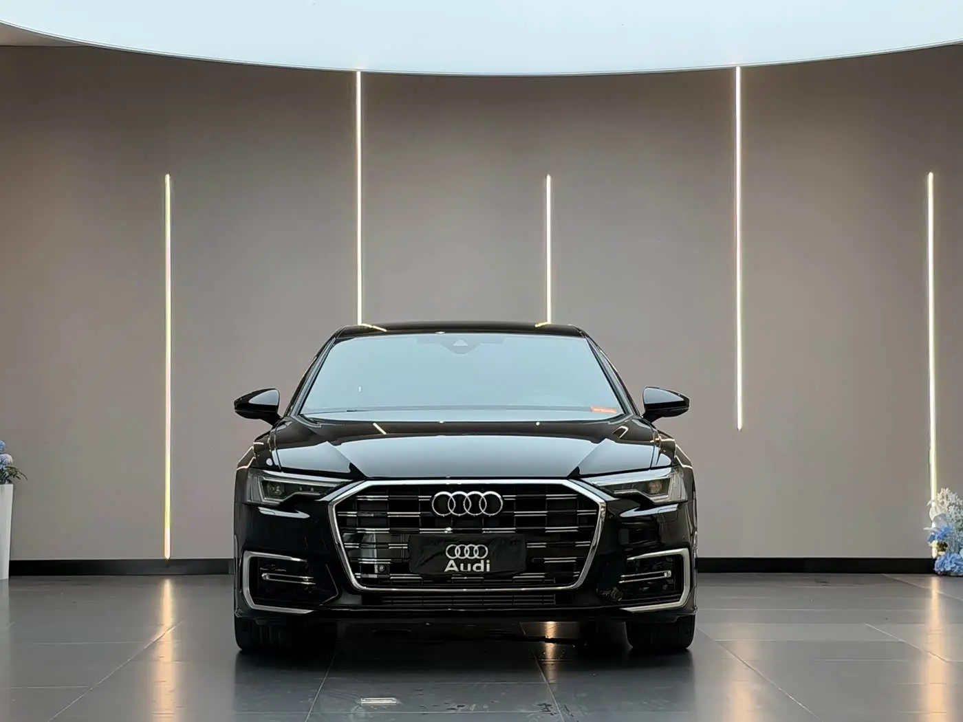Audi A6L 2024 — Photo 2/11