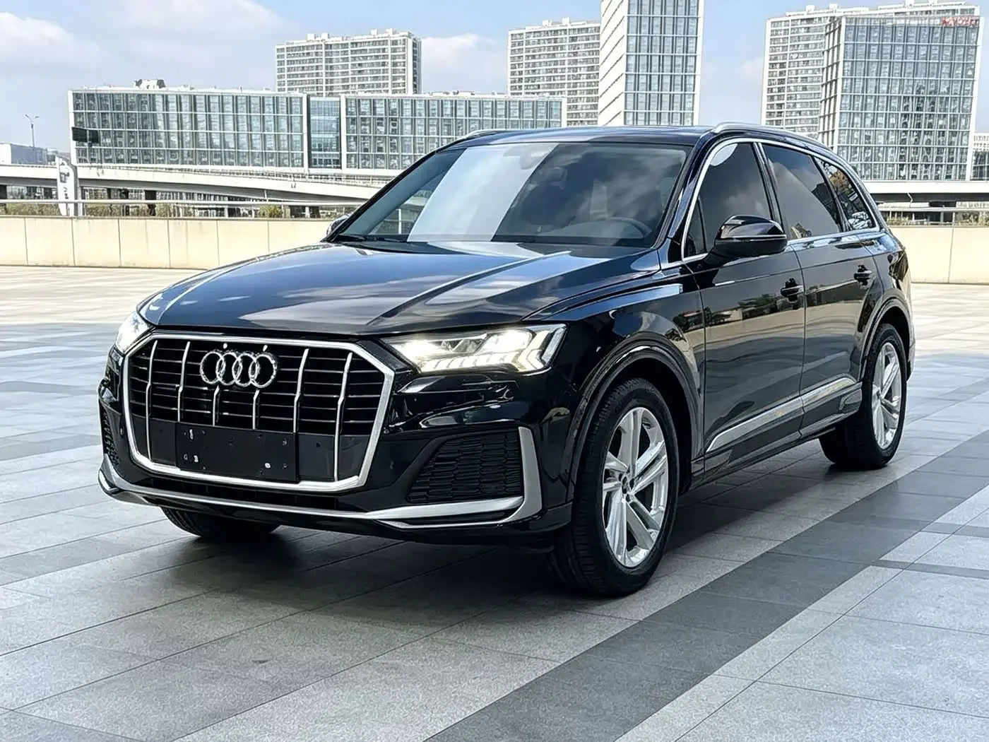 Audi Q7 2023 — Şəkil 1/9