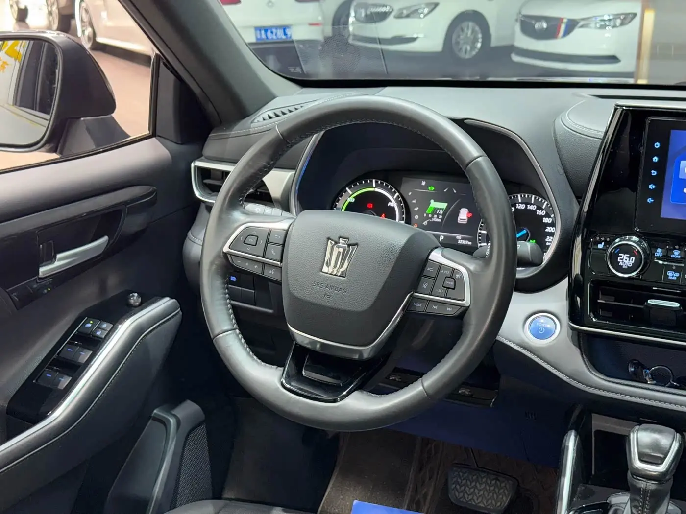Toyota Crown Kluger 2023 — Photo 10/10