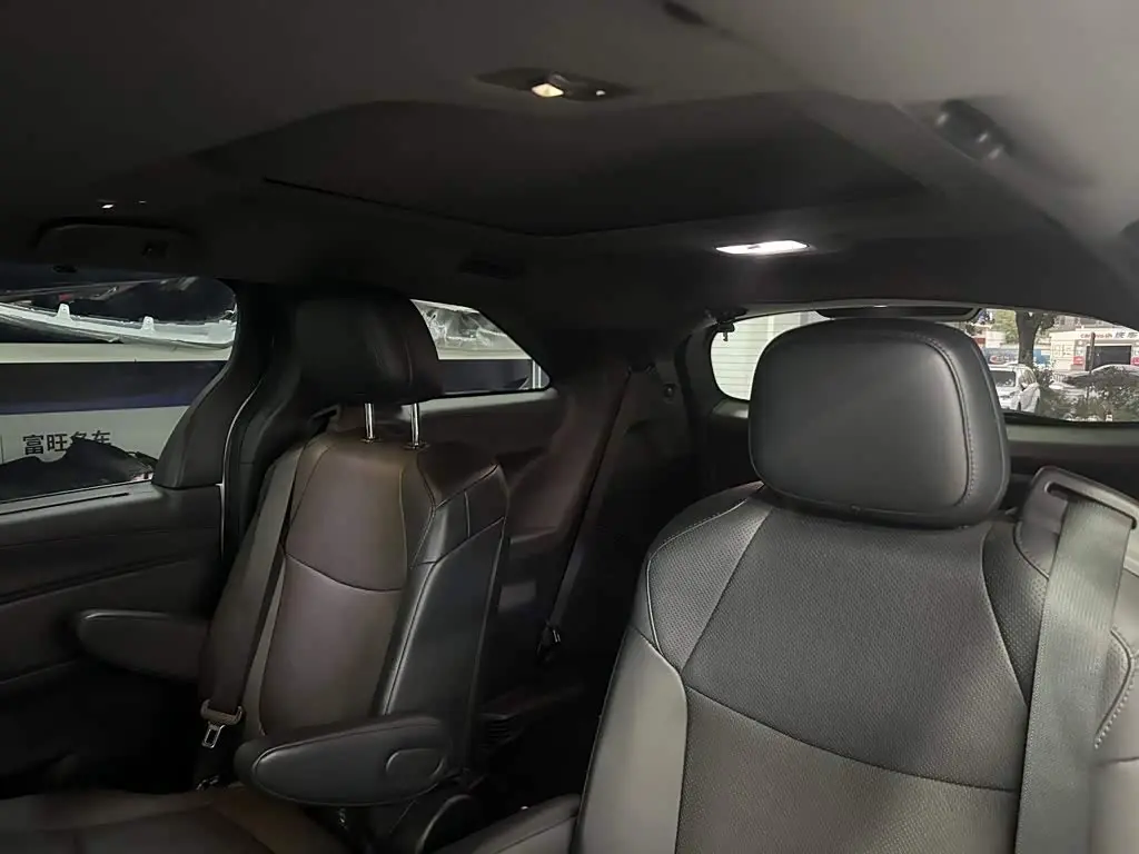 Toyota Granvia 2024 — Photo 13/20