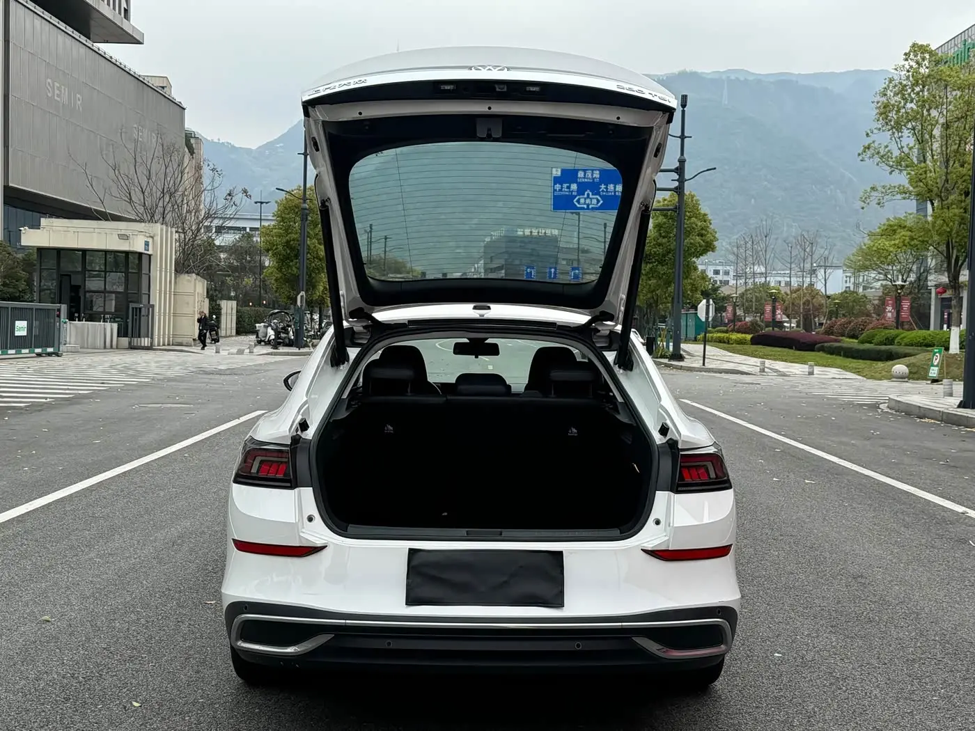 Volkswagen Lamando 2023 — Photo 16/17
