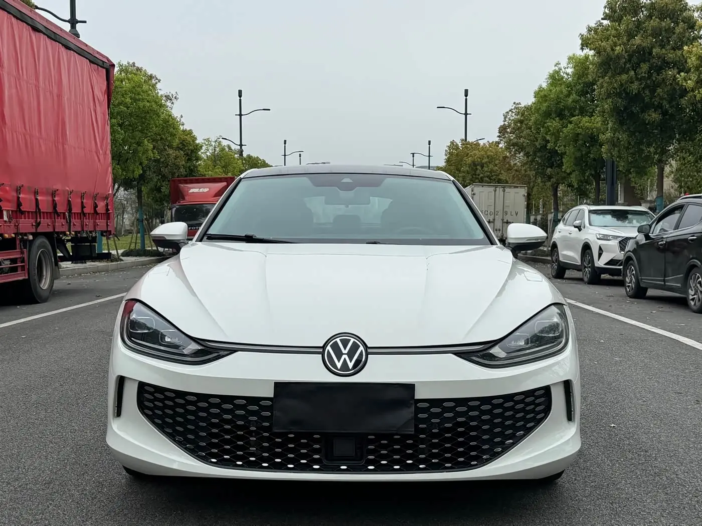 Volkswagen Lamando 2023 — Photo 2/17
