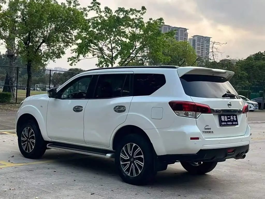 Nissan Terra 2018 — Фото 9/9