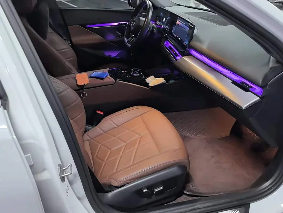 BMW 5 Series 2024 — Photo 8/16