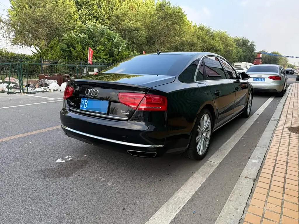 Audi A8 2011 — Photo 16/16