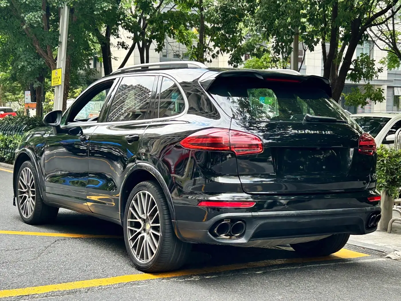 Porsche Cayenne 2012 — Photo 5/16