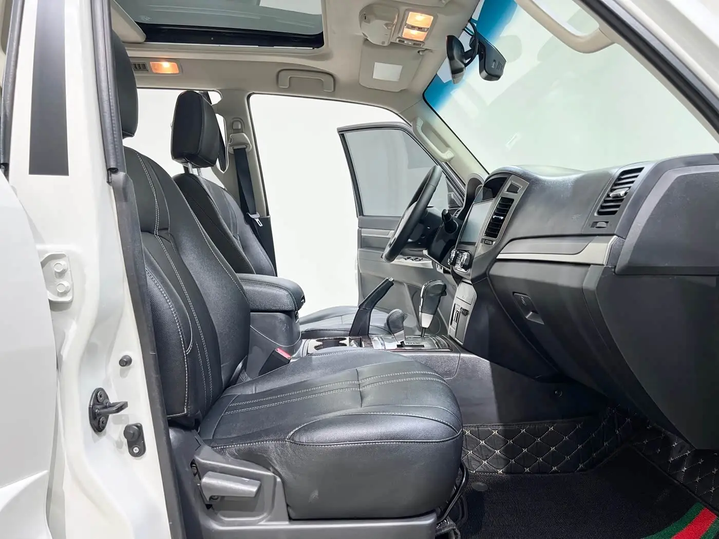 Mitsubishi Pajero 2018 — Şəkil 9/20