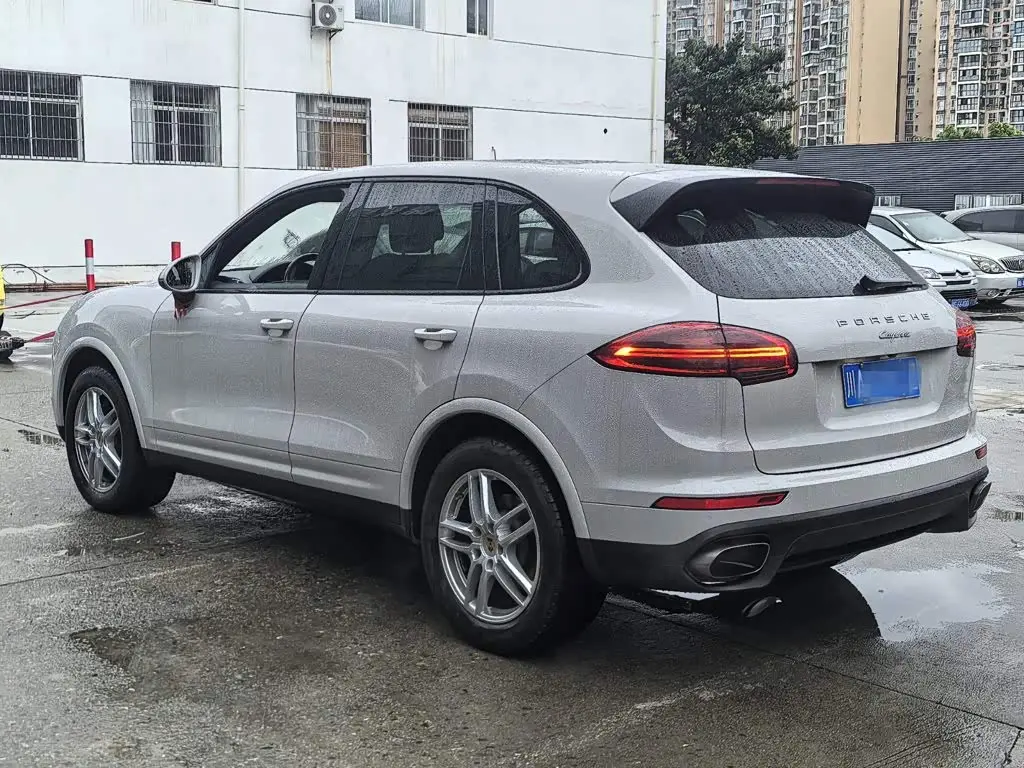 Porsche Cayenne 2017 — Фото 8/19