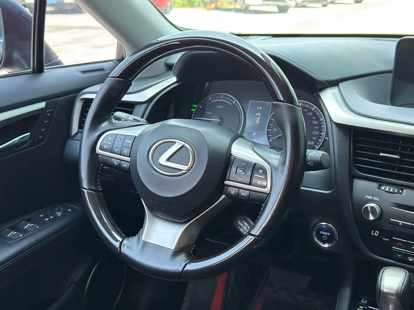 Lexus RX 2017 — Photo 18/20