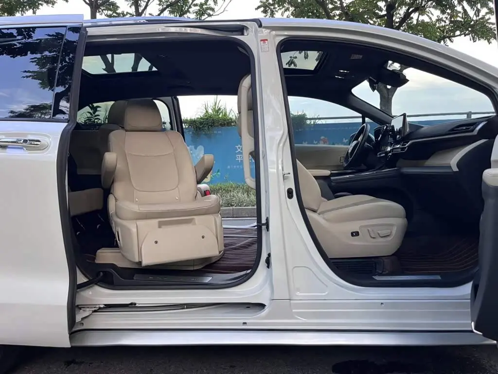 Toyota Granvia 2023 — Фото 10/20