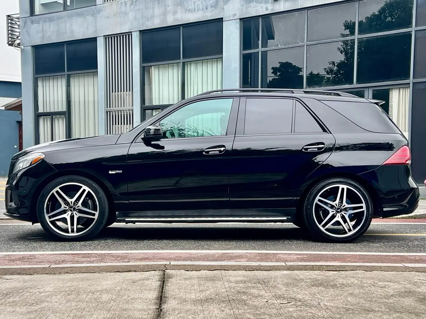 Mercedes-Benz GLE AMG 2018 — Photo 6/20