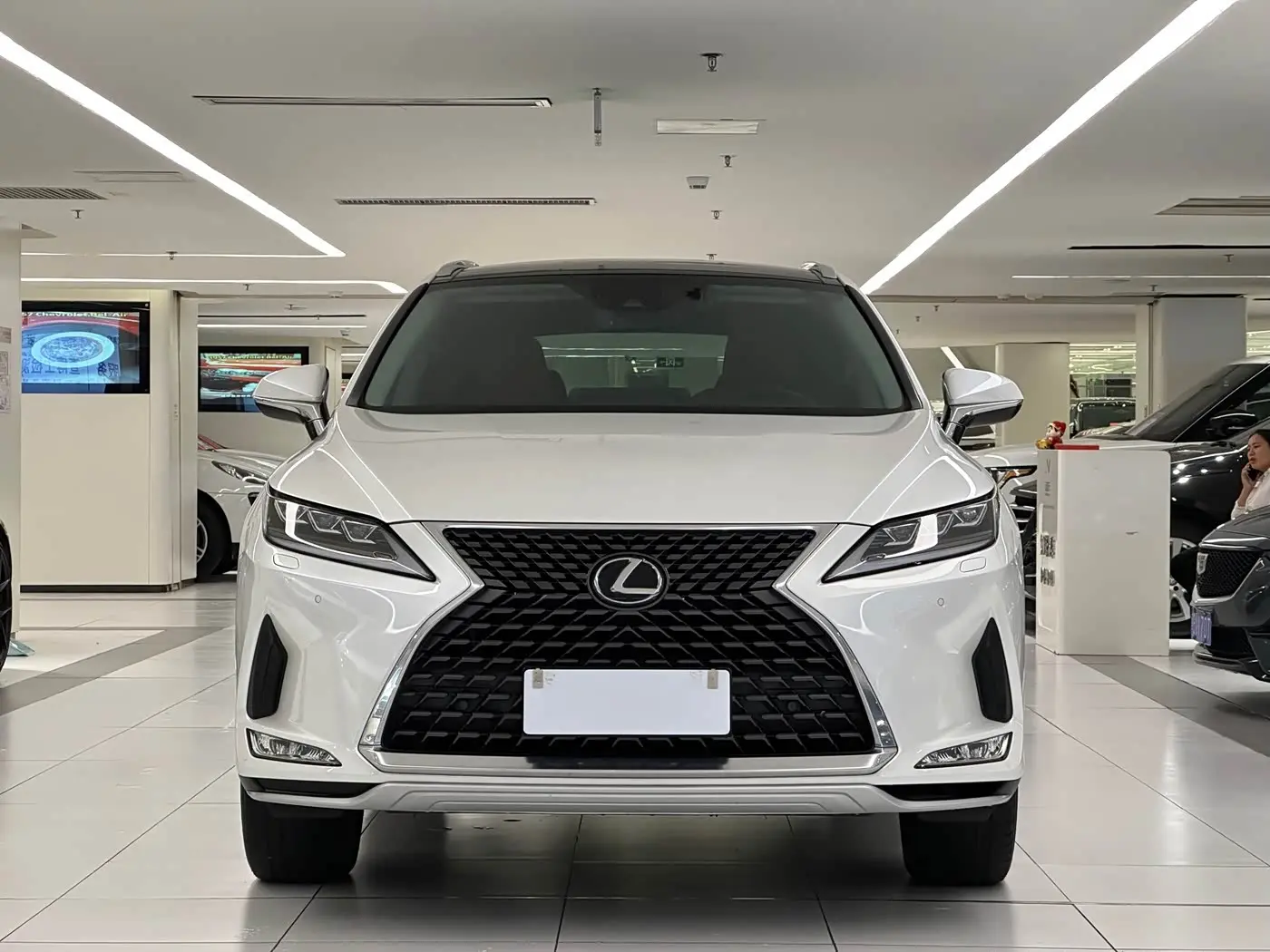 Lexus RX 2021 — Photo 2/20