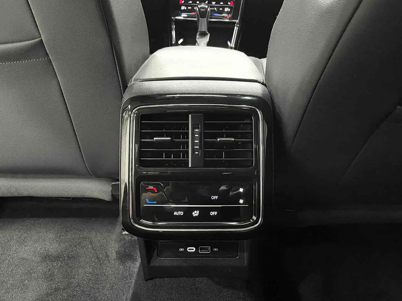 Volkswagen Passat 2023 — Фото 8/20