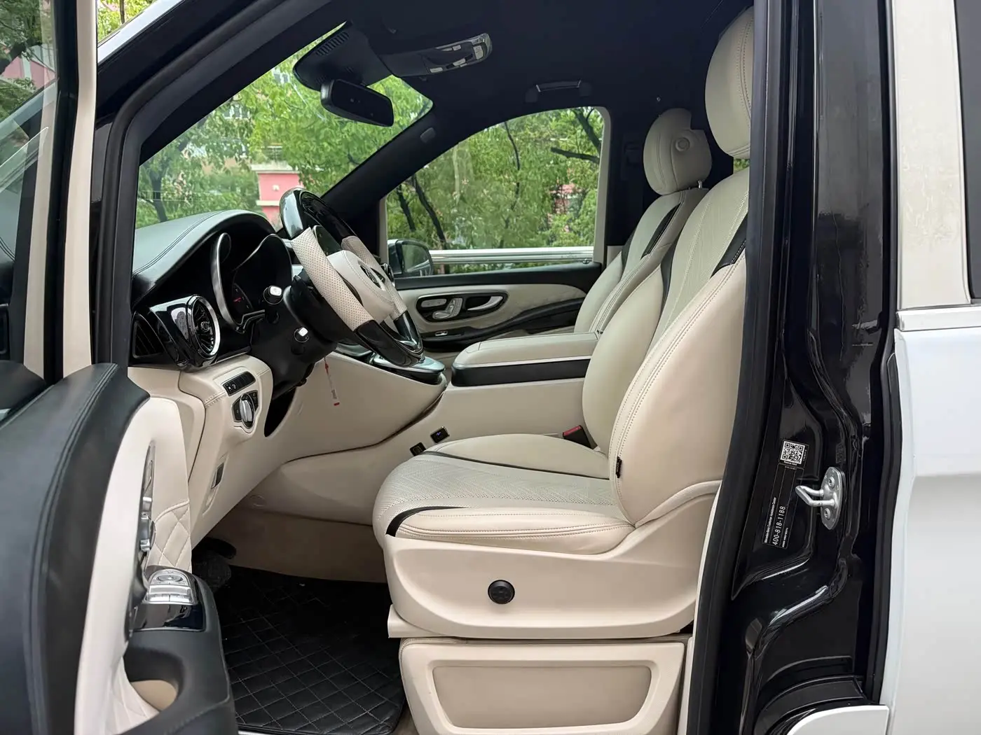 Mercedes-Benz V-Class 2021 — Фото 3/14