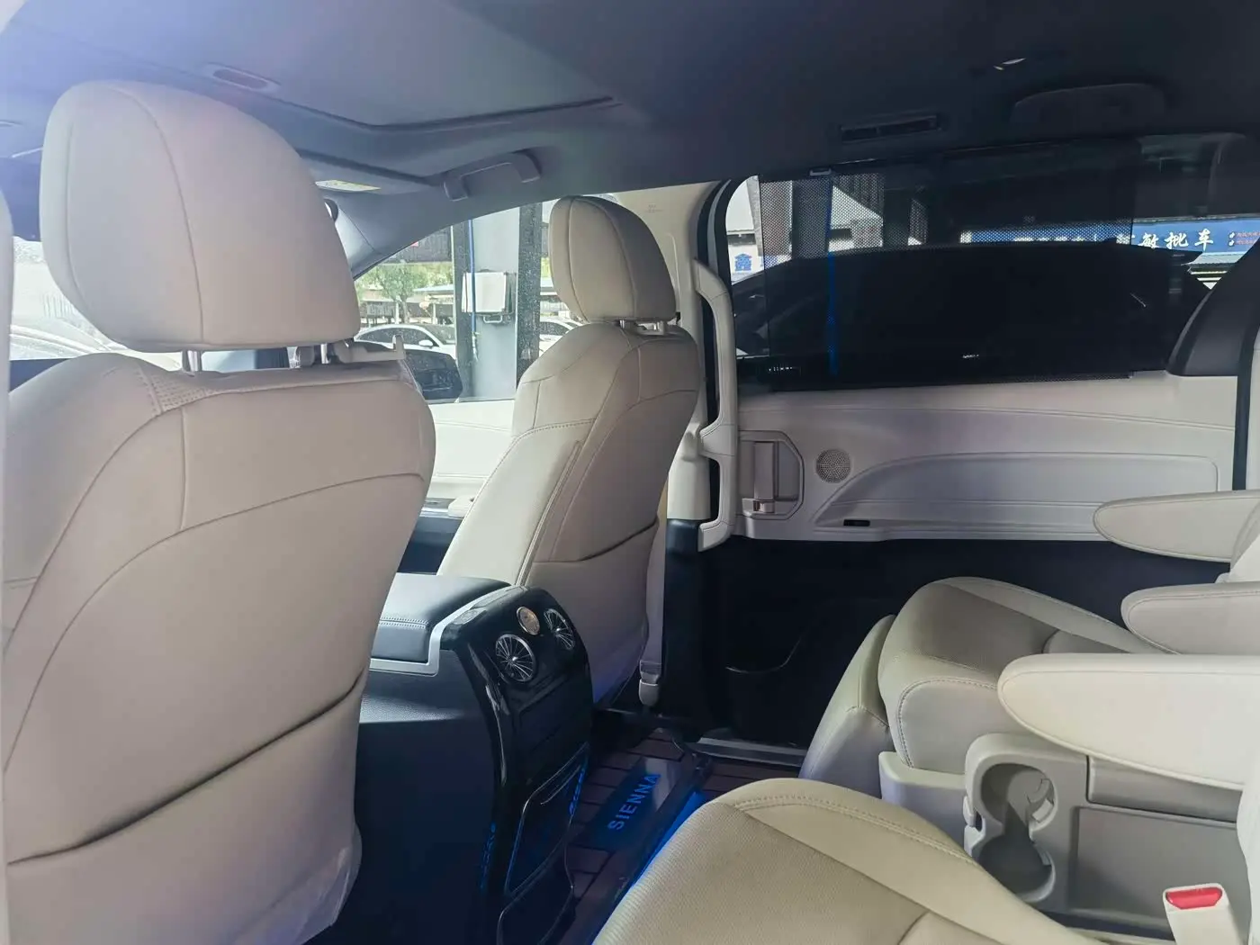 Toyota Sienna 2023 — Şəkil 13/16