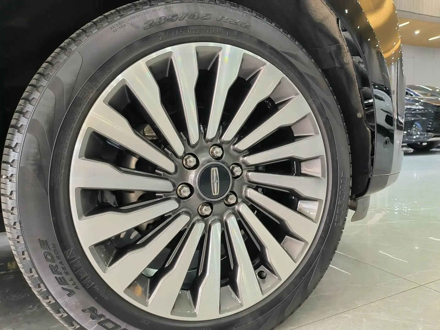 Lincoln Navigator 2019 — Photo 13/20