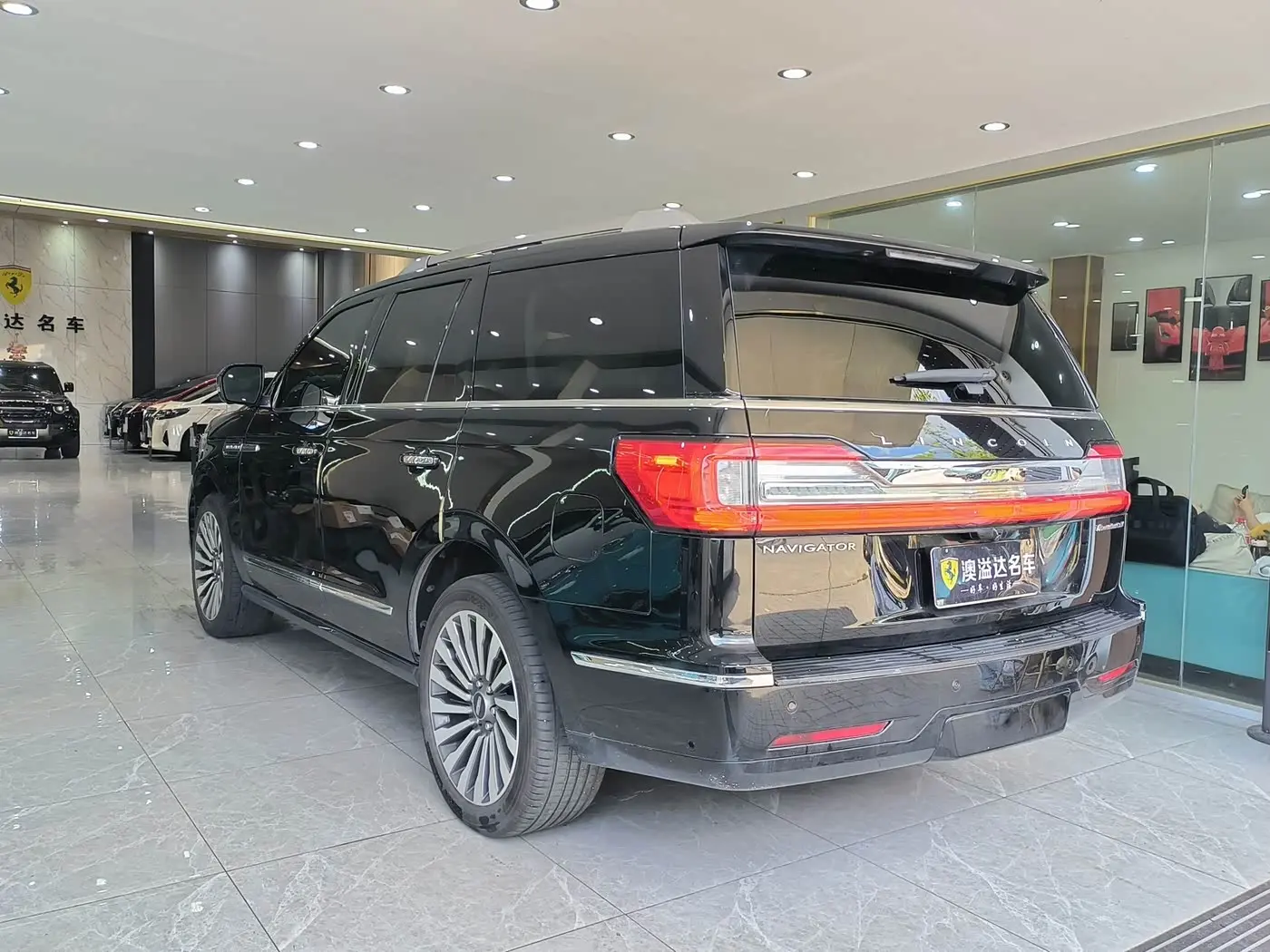 Lincoln Navigator 2019 — Photo 18/20