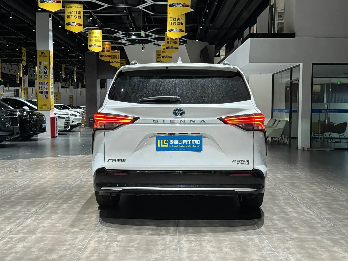 Toyota Sienna 2024 — Photo 4/9