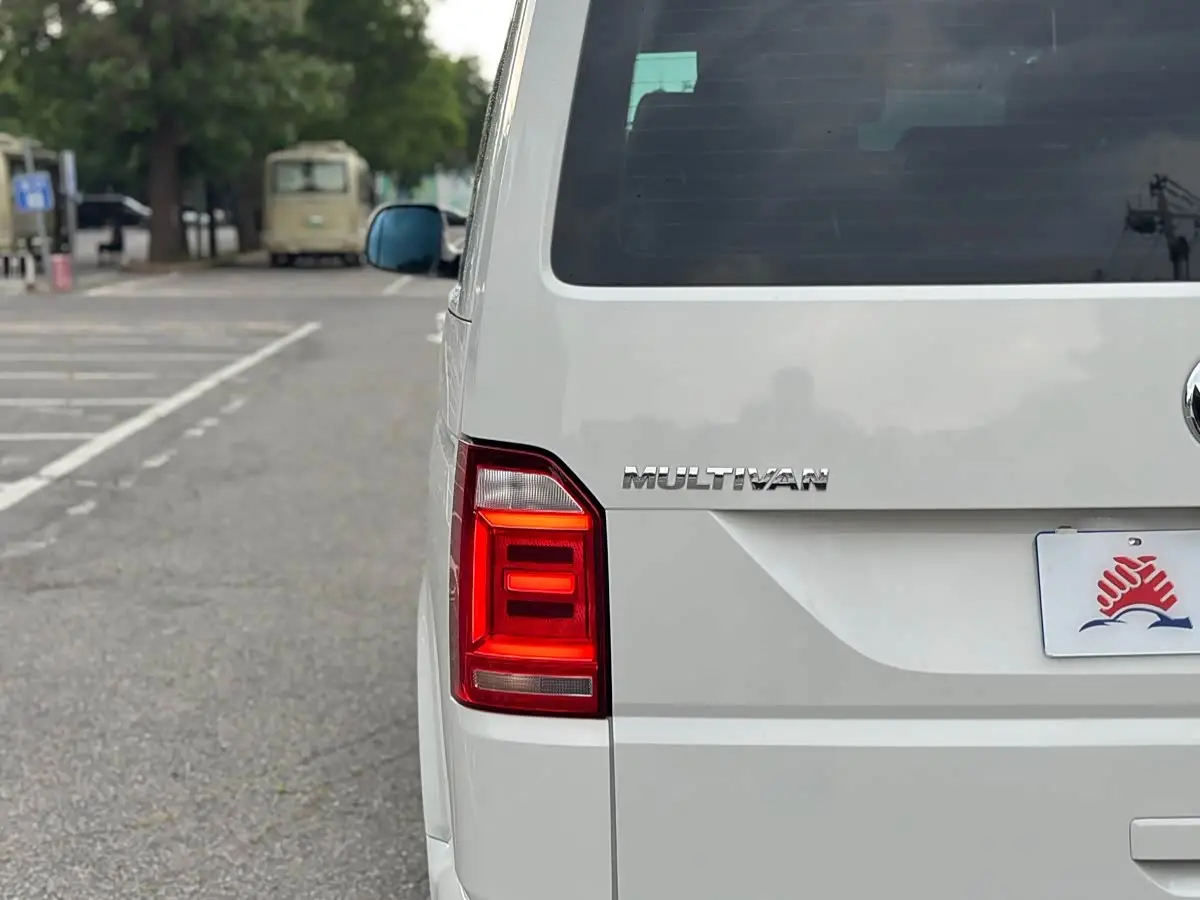 Volkswagen Multivan 2017 — Şəkil 16/20