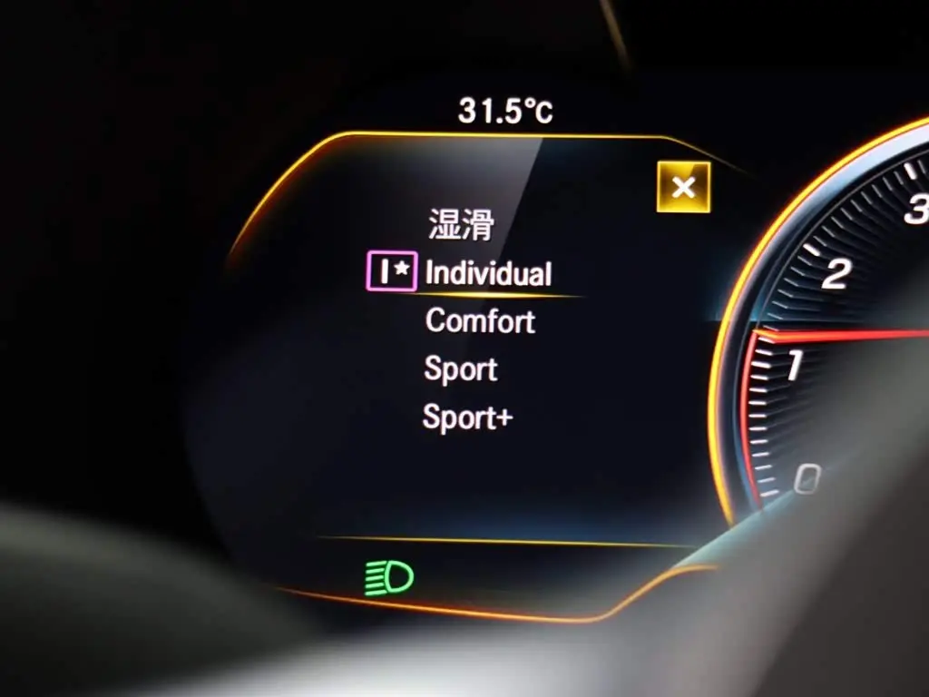 Mercedes-Benz C-Class AMG 2022 — Photo 15/20