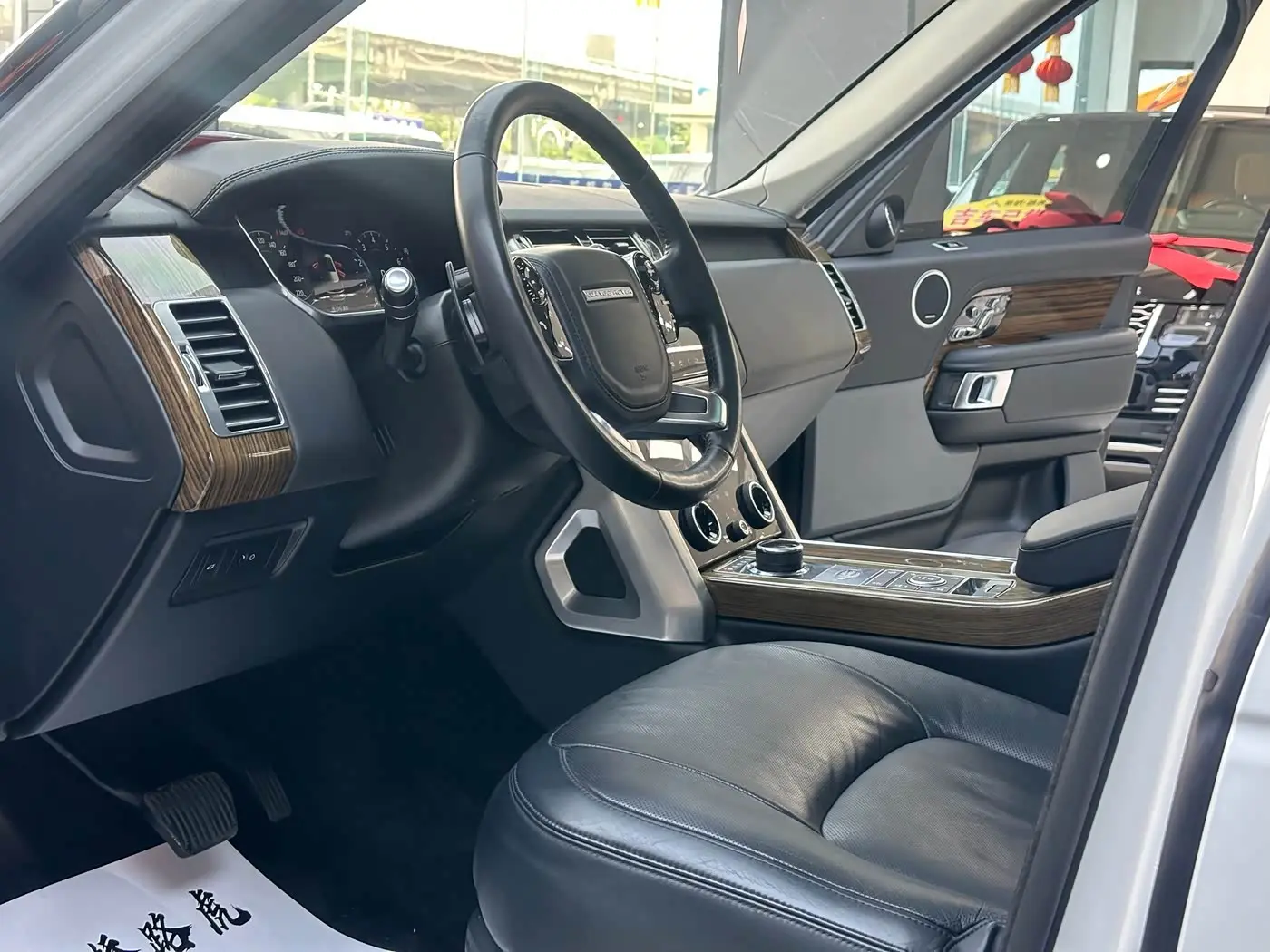 Land Rover Range Rover 2018 — Фото 4/17