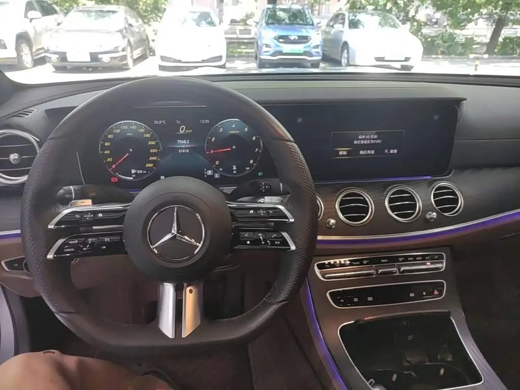 Mercedes-Benz E-Class 2022 — Photo 10/20