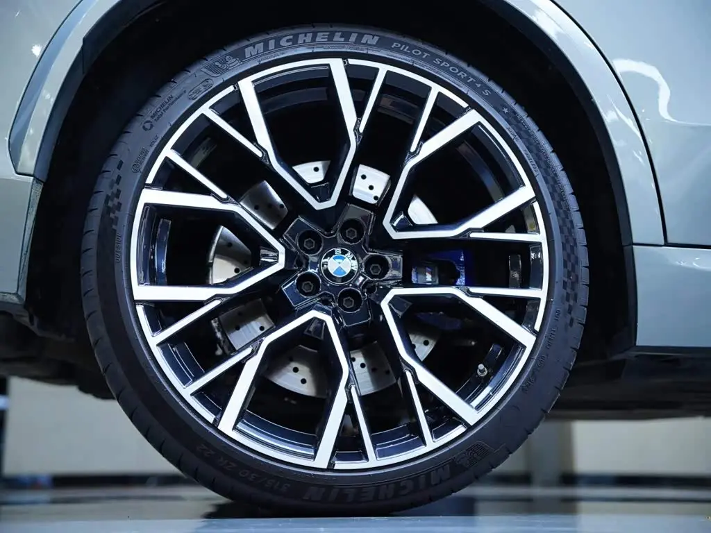 BMW X5 M 2022 — Фото 10/20
