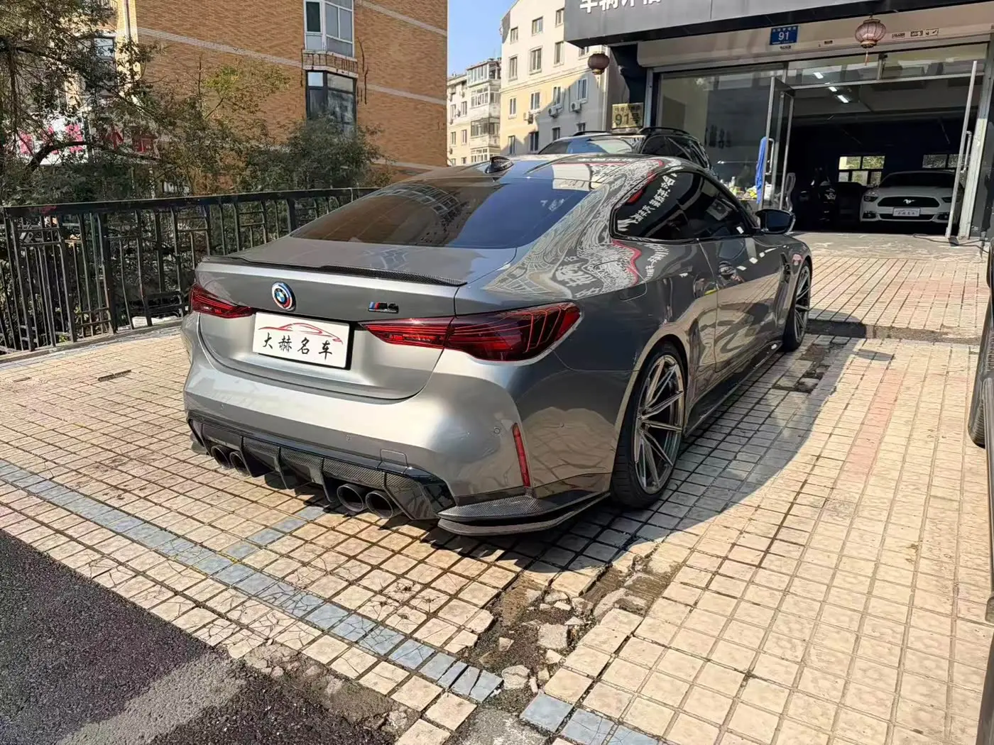 BMW M4 2023 — Фото 6/10