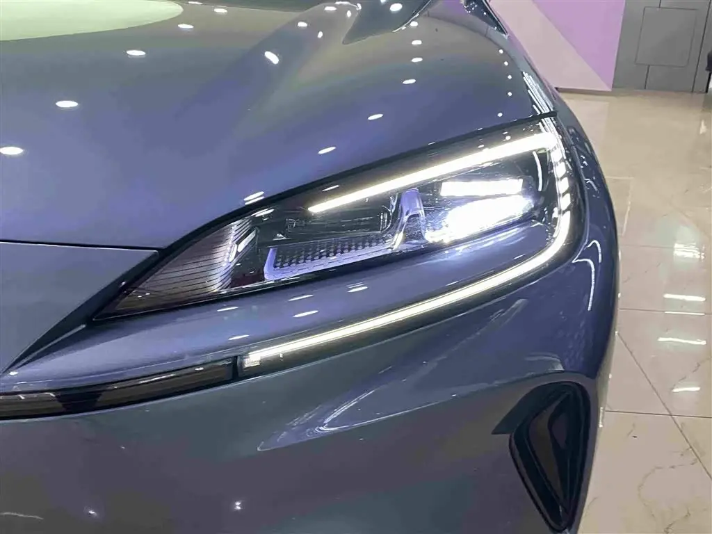 BYD Hai Shi 07 DM-i 2025 — Photo 4/18
