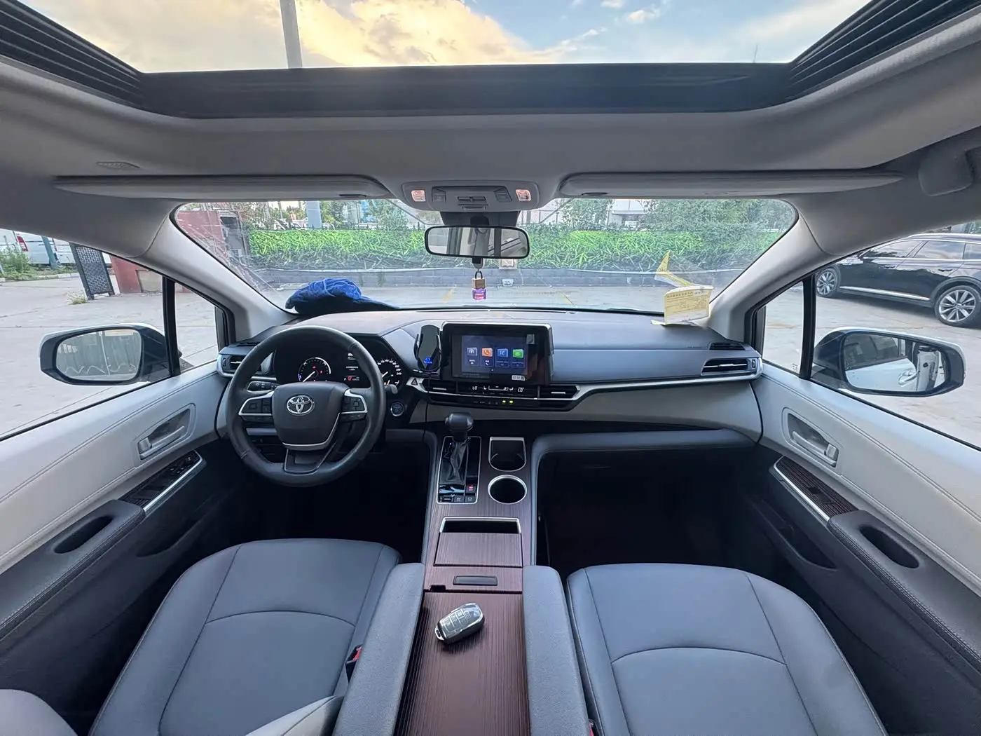 Toyota Granvia 2023 — Şəkil 9/14