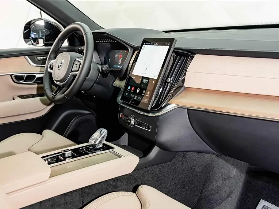 Volvo XC90 Plug-in Hybrid 2026 — Photo 18/20