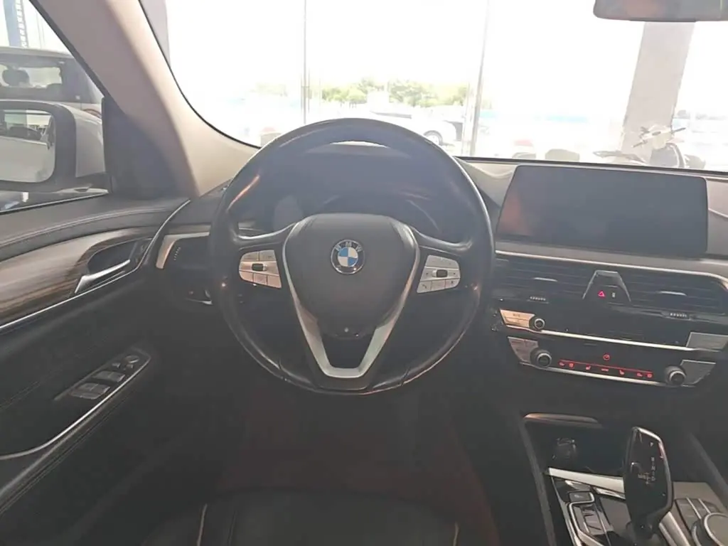 BMW 6 Series GT 2020 — Photo 11/20