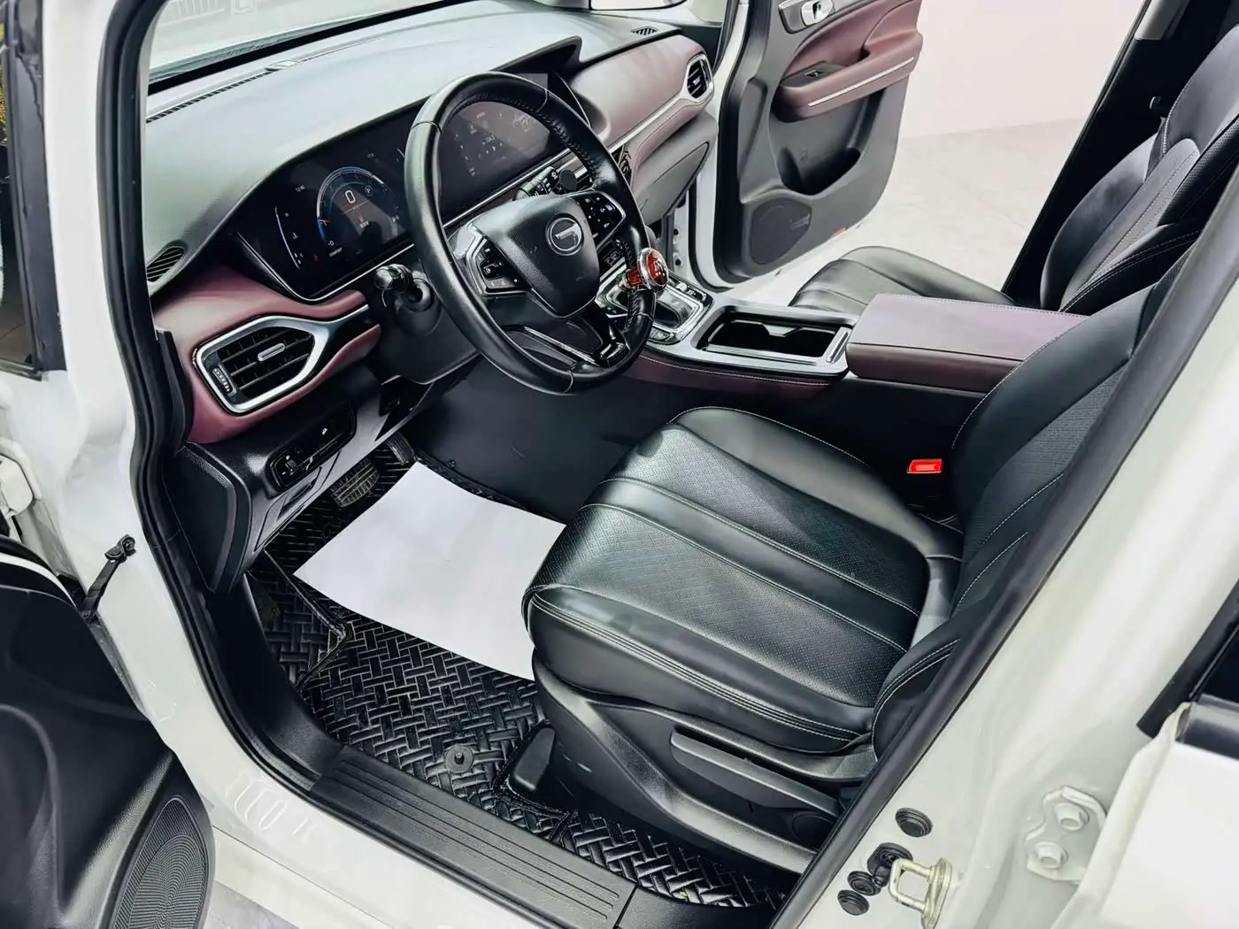GAC Trumpchi Trumpchi M6 2022 — Photo 7/16