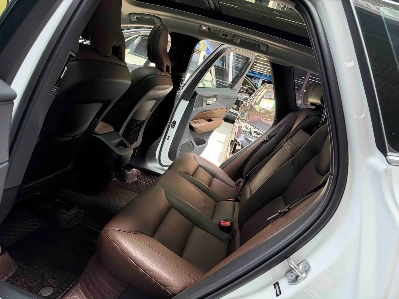 Volvo XC60 2018 — Фото 11/20