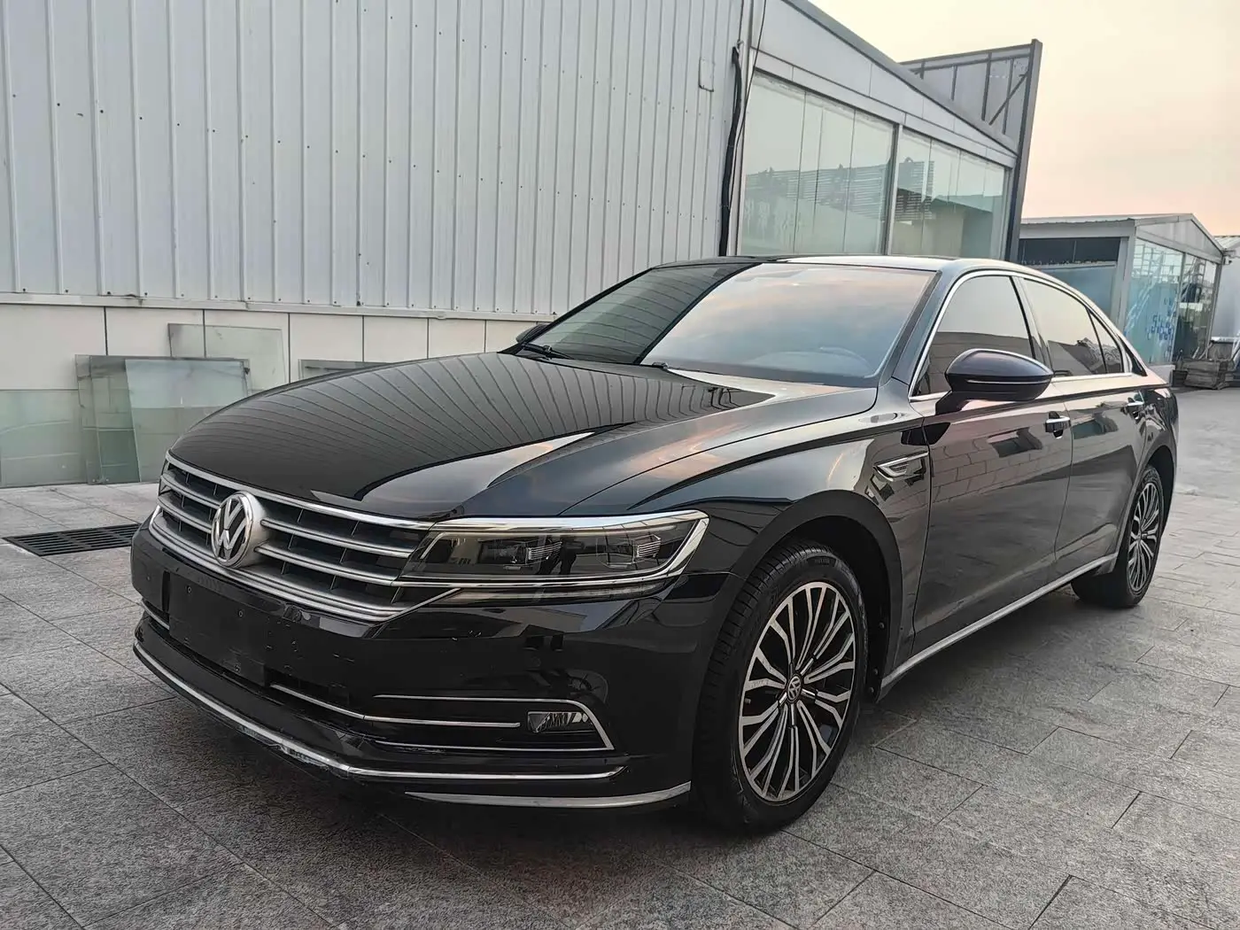 Volkswagen Phideon 2018 — Фото 1/9