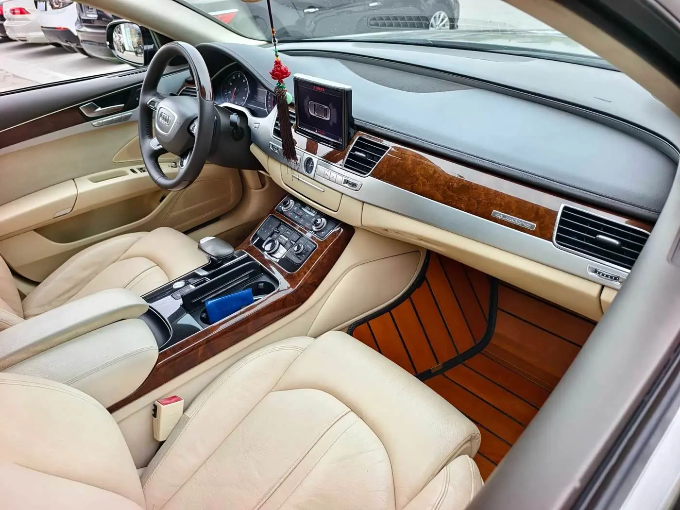 Audi A8 2013 — Photo 18/20