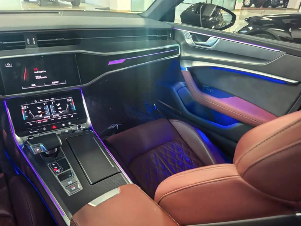 Audi A7L 2025 — Фото 10/14