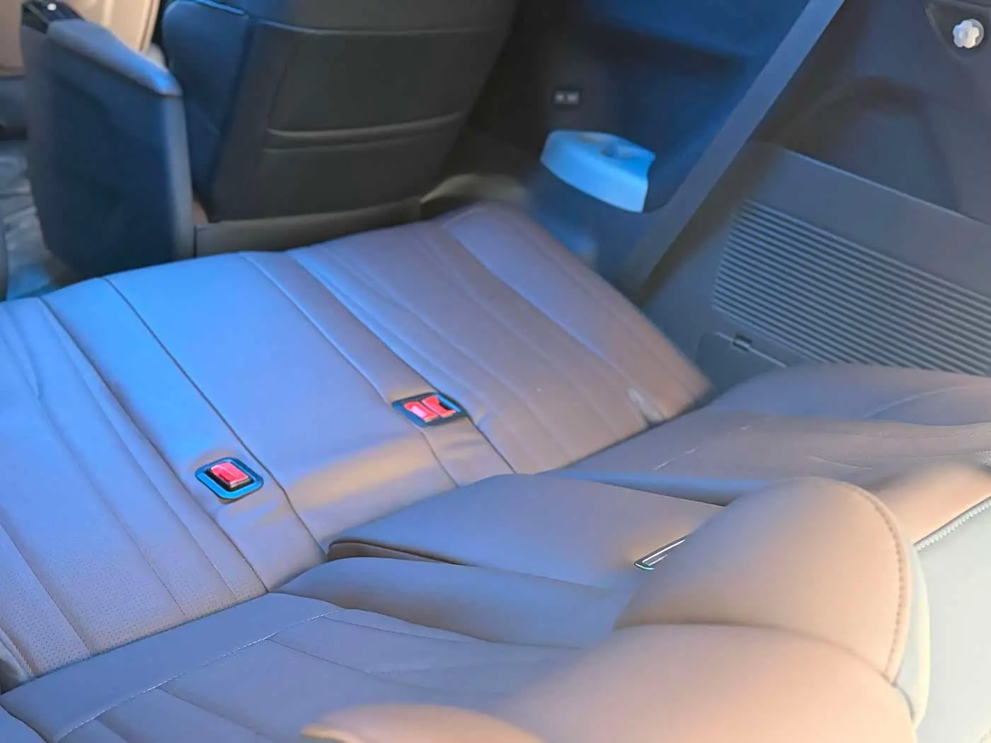 Toyota Granvia 2023 — Photo 15/18