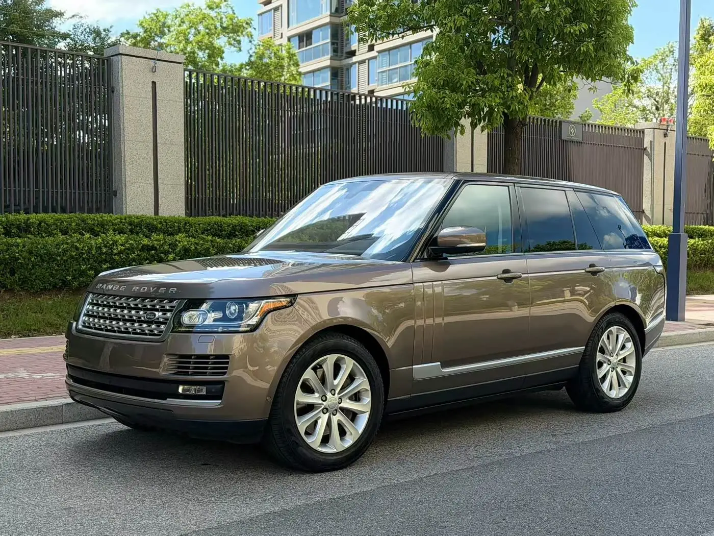 Land Rover Range Rover 2016 — Photo 1/14