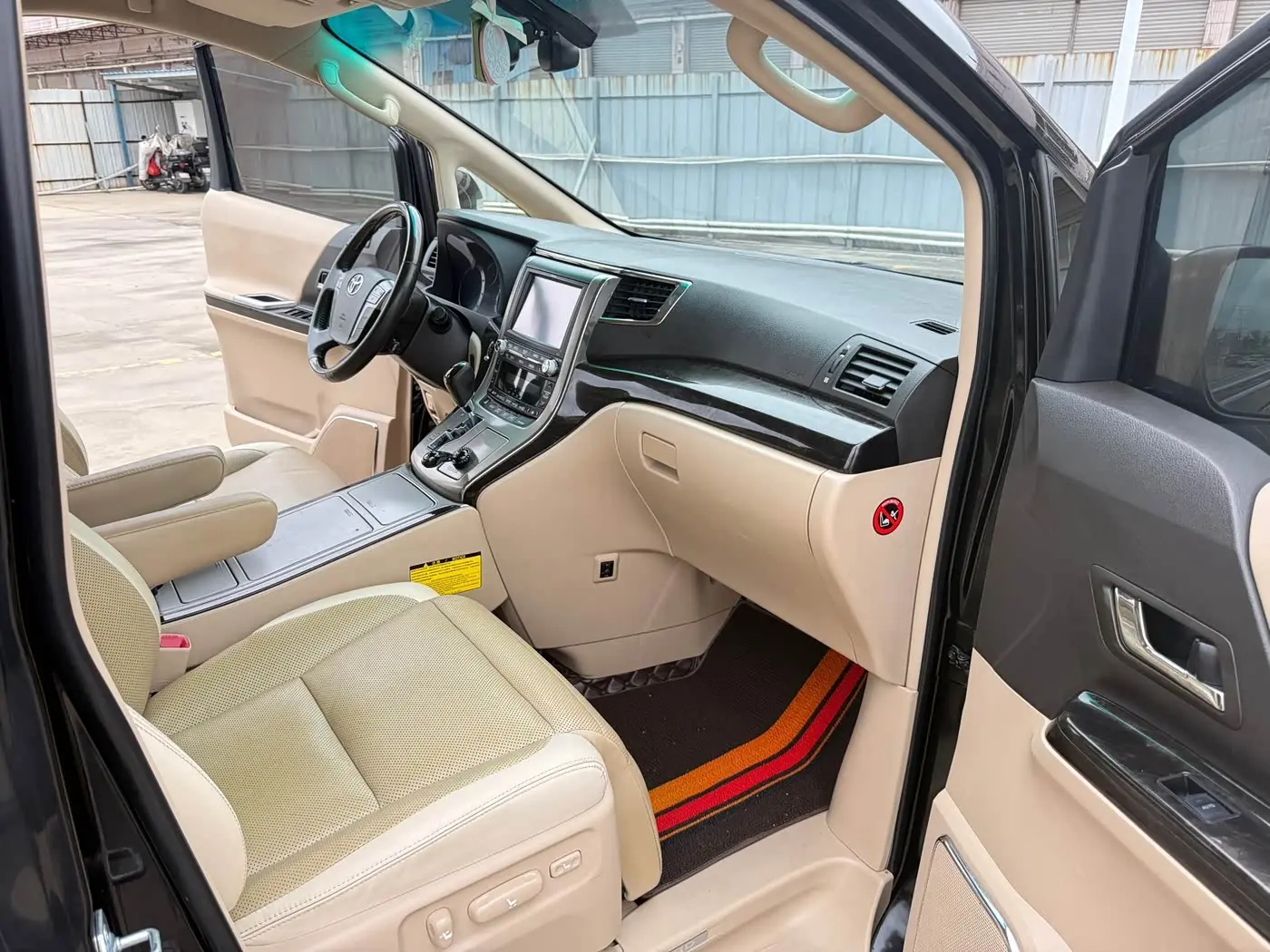 Toyota Alphard 2014 — Photo 7/12